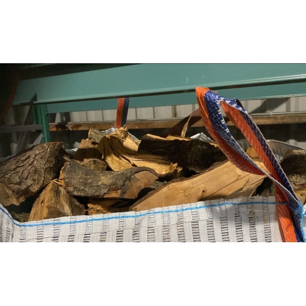 haardhout gezaagd en gekloofd in big-bag